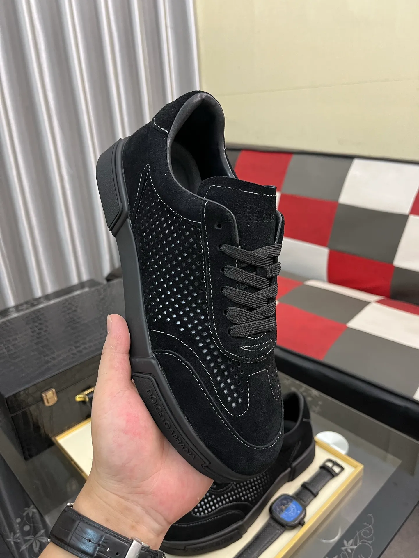 Men's shoes 💰440⌚️⌚️DG's latest popular 🔥🔥casual shoes, the tongue has the brand's iconic details, and the combination of silk cowhide and cow suede enhances the style. Fashionable and versatile, it can complement any look. Create an exquisite design with unique dynamic vitality and modern atmosphere, showing modern elegance. Size: 38-46